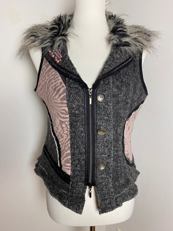 Vintage Y2K Weste mit Faux-Fell, Spitzen- und Perlendetails von Biba