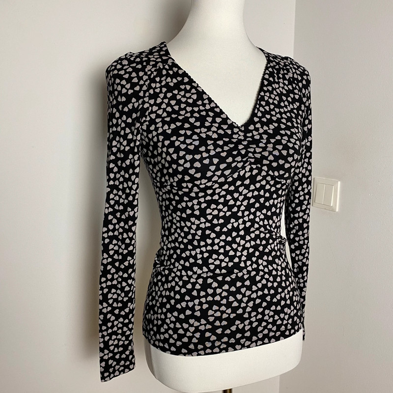 Vive Maria Langärmliges V-Ausschnitt Shirt mit Herz-Muster