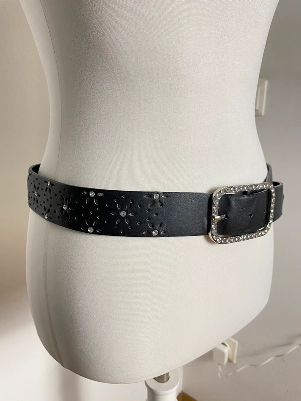 Vintage Stil Schwarzer Gürtel mit Strass und Cut-outs