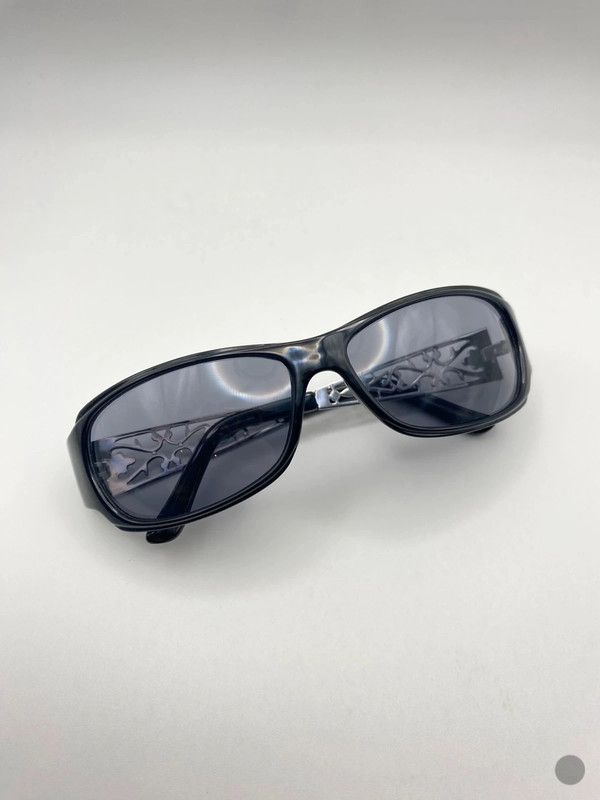 Vintage Y2K-Stil Sonnenbrille mit detaillierten Bügeln