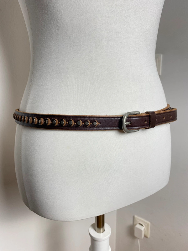 Vintage Leder Gürtel mit Metallnieten und Western-Schnalle