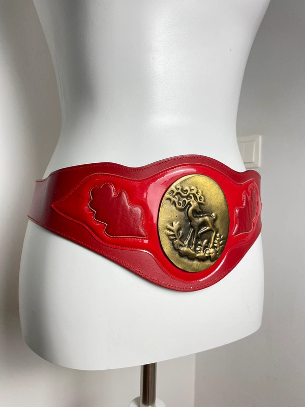 Vintage Leder Gürtel mit Hirsch-Motiv und Goldmedaille