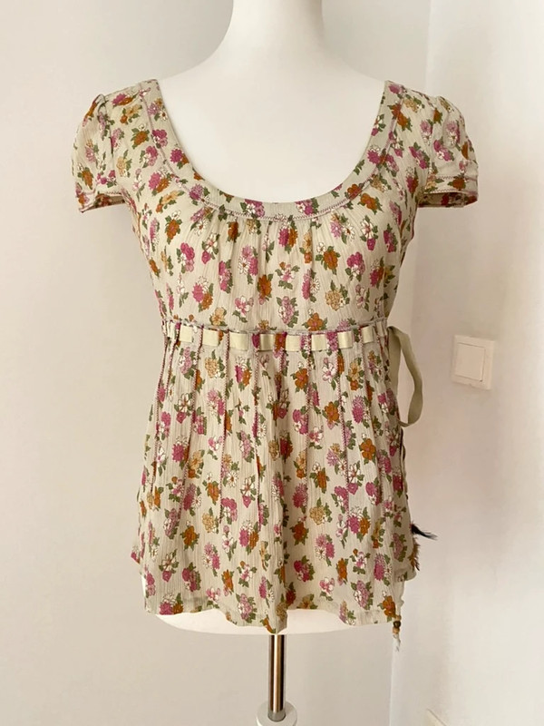 Dolce & Gabbana Top mit Blumenmuster aus Seide Baumwolle, Kurzarm Größe M