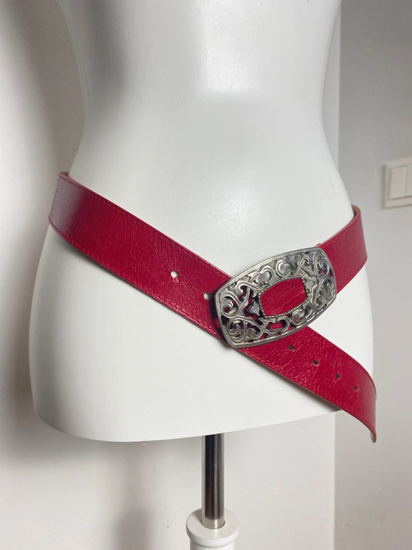 Vintage Y2K Stil Ledergürtel mit dekorativer Silberschnalle