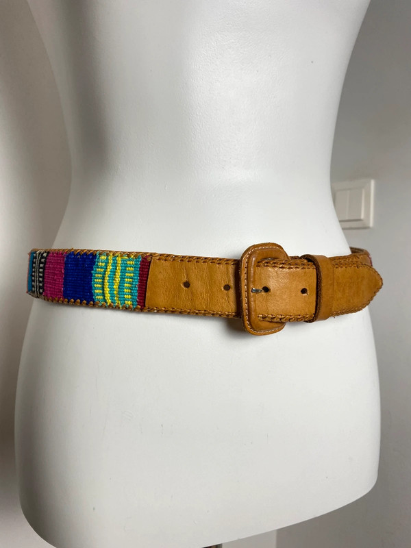 Vintage Leder Gürtel mit buntem Webmuster