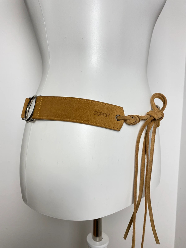 Esprit Leder-Gürtel im Y2K-Stil mit Fransen, Quastenbändern und Ringen, größenverstellbar