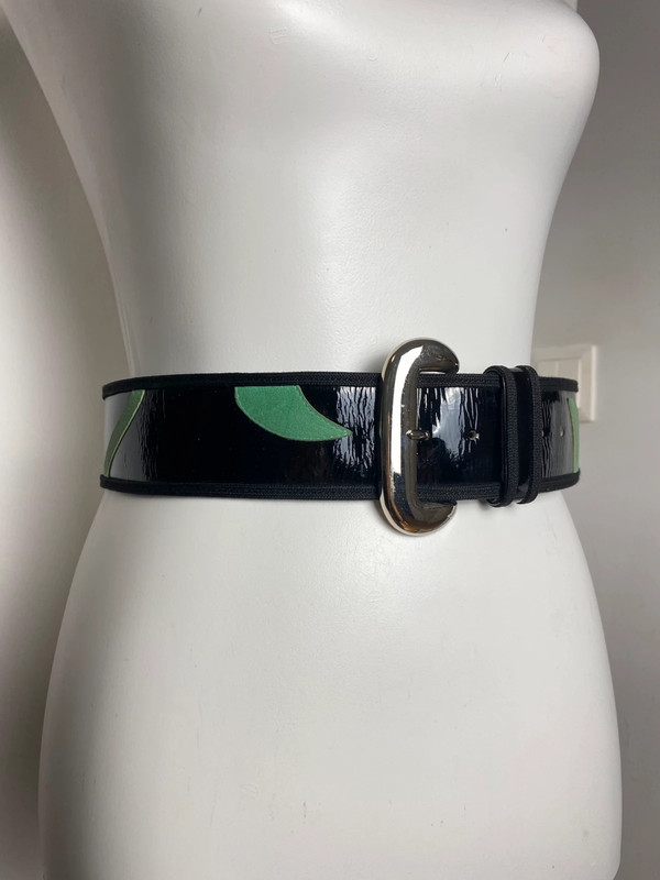 Escada Vintage Gürtel mit Glänzendem Schwarz und Grünem Muster