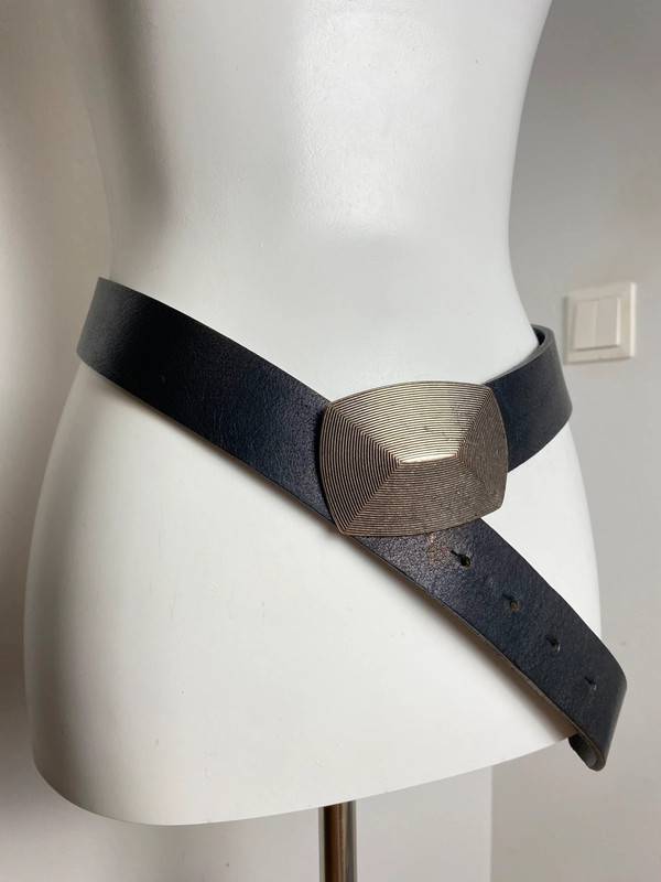 Hüftgold Y2K Leder Gürtel mit auffälliger Schnalle
