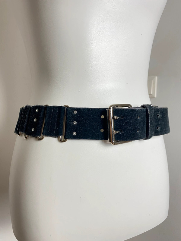 Guess Y2K Stil Ledergürtel mit Strasssteinen und Metall-Details