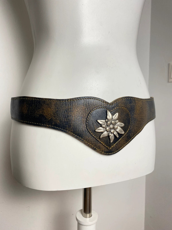 Vintage Ledergürtel mit Herz- und Edelweiss-Emblem, Größe 90