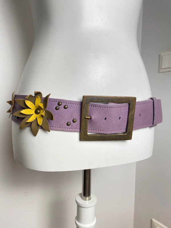 Vintage Gürtel im Y2K Stil mit Nieten-Blumen von Vintage Love