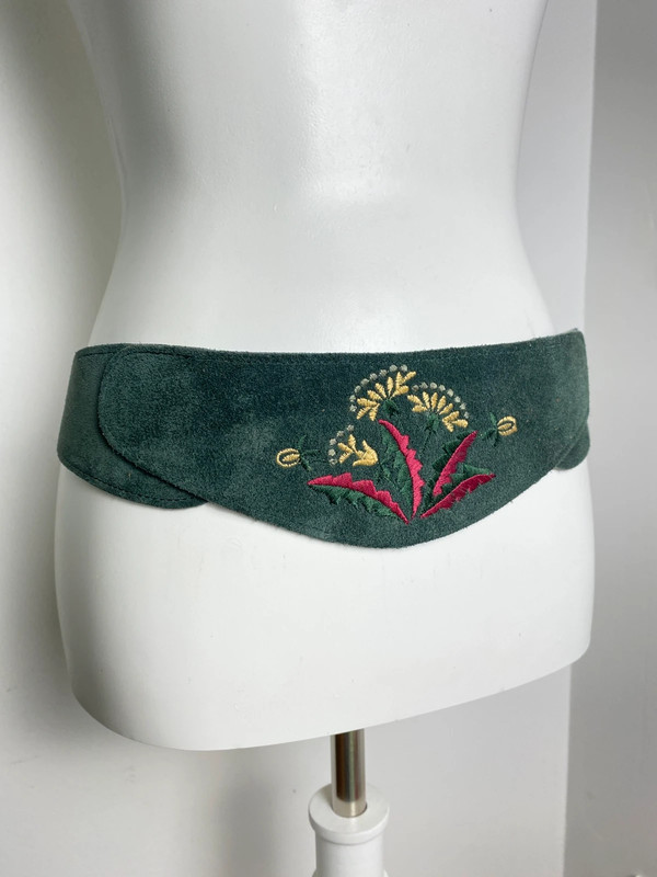 Vintage Trachtengürtel mit Blumenstickerei von Vintage Love