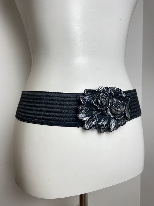 Vintage Love elastischer Gürtel mit großer Blumenrosen-Schnalle