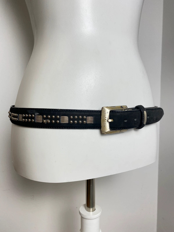 Nanni Gürtel mit Nieten und Metal Mesh Detail