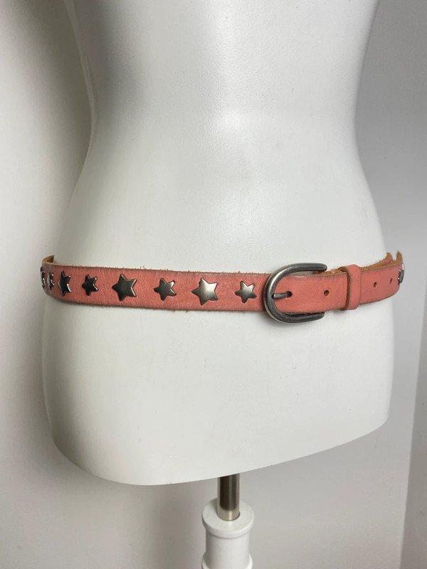 Vintage Y2K Leder Gürtel mit Stern- und Nieten-Details, Größe 90, Bambrown