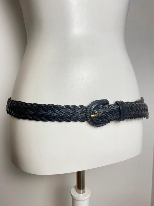 Schwarzer Ledergürtel mit Flechtmuster und Schnalle, verstellbare Größe