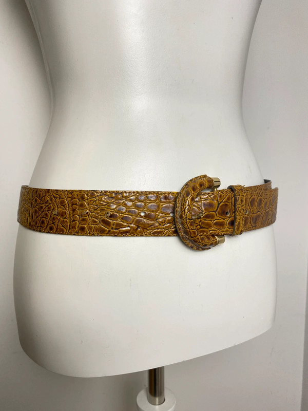 Vintage Ledergürtel mit dekorativer Schnalle von Vintage Love