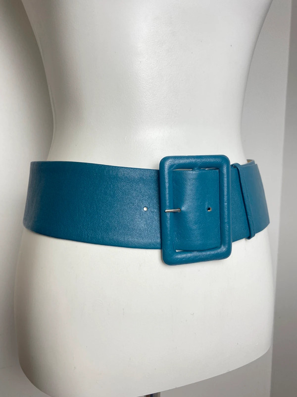 Vintage Gürtel aus Leder, breiter Stil mit großer Schnalle von Vintage Love