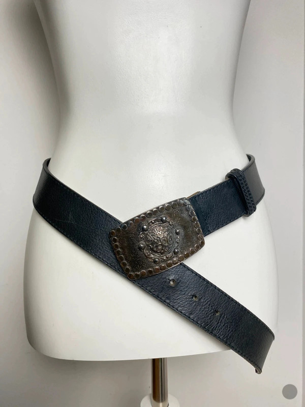 Vintage Y2K Stil Ledergürtel mit Metall-Schnalle und Verzierung