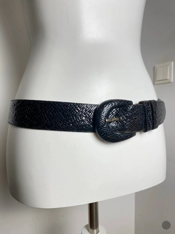 Schwarzer Leder Gürtel mit Glänzender Oberfläche und Woven-Muster, 85 cm