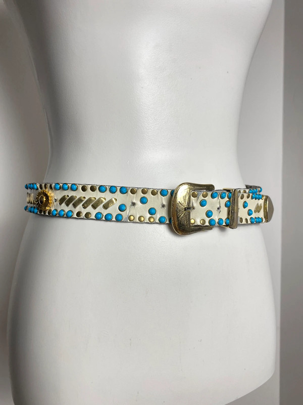 Vintage-weißer Gürtel mit blauen und goldenen Mustern von Vintage Love